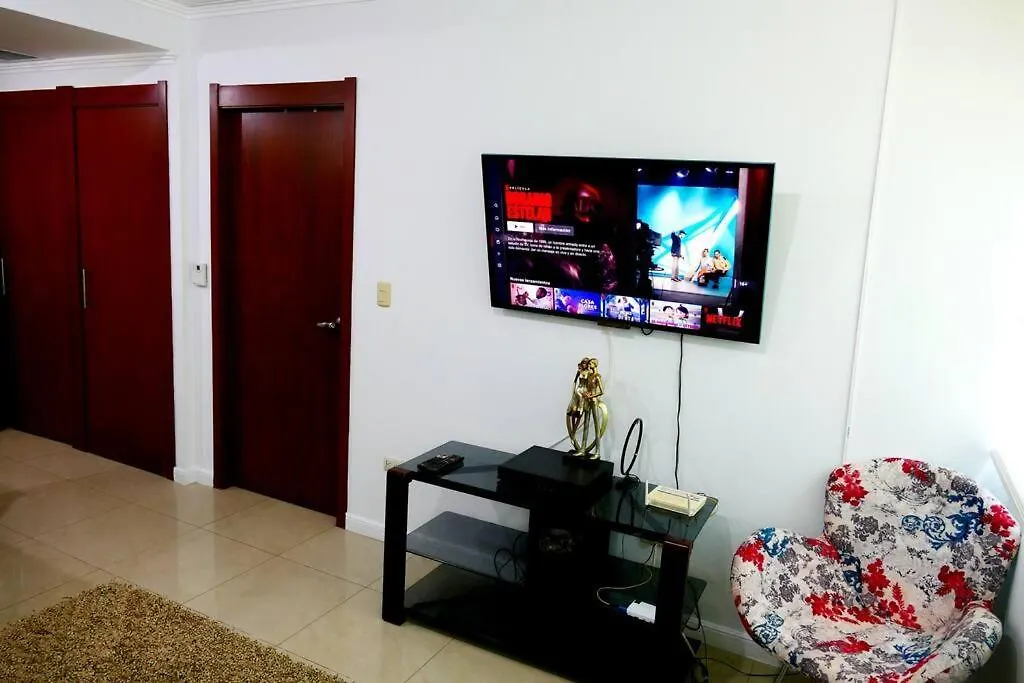 Ecusuites Puerto Santa Ana - River Junto A Hotel Wyndham Γκουαγιακίλ Διαμέρισμα