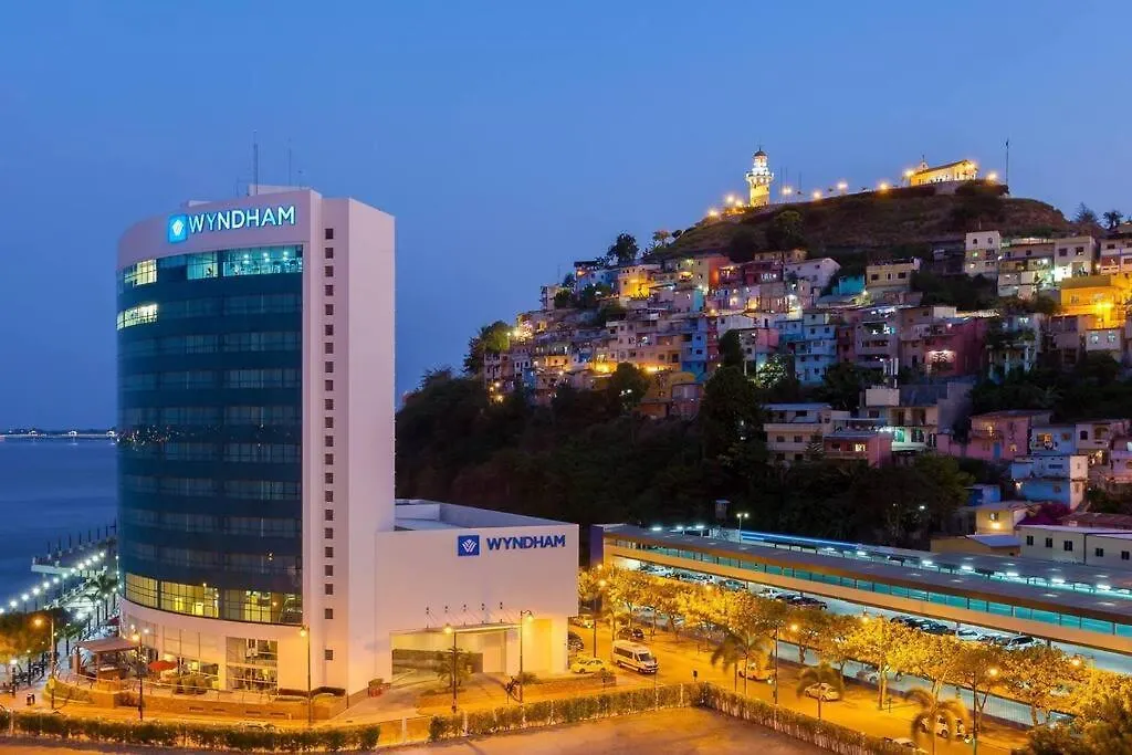 Ecusuites Puerto Santa Ana - River Junto A Hotel Wyndham Γκουαγιακίλ