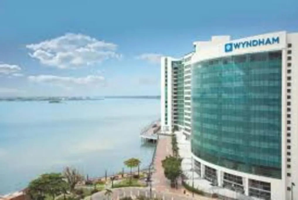 Ecusuites Puerto Santa Ana - River Junto A Hotel Wyndham Guayaquil Apartman