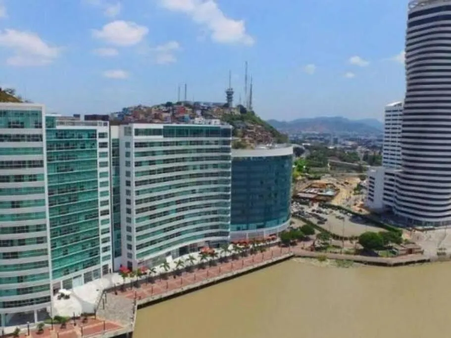 Ecusuites Puerto Santa Ana - River Junto A Hotel Wyndham Guayaquil