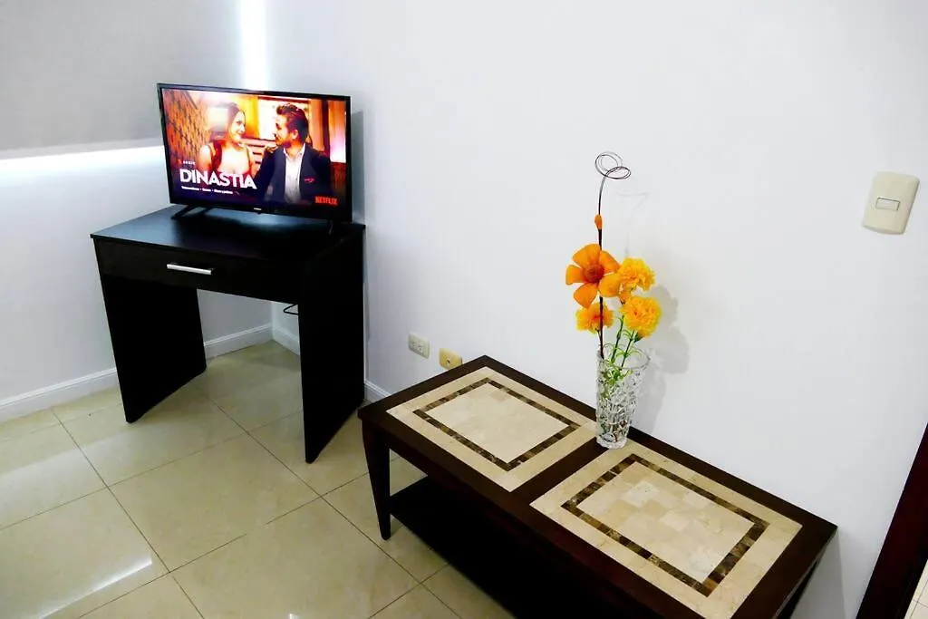 Ecusuites Puerto Santa Ana - River Junto A Hotel Wyndham Guayaquil Apartman