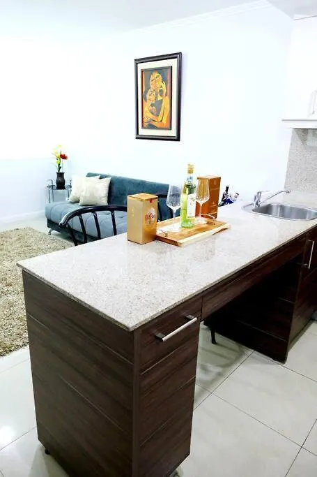 Ecusuites Puerto Santa Ana - River Junto A Hotel Wyndham Guayaquil Apartman